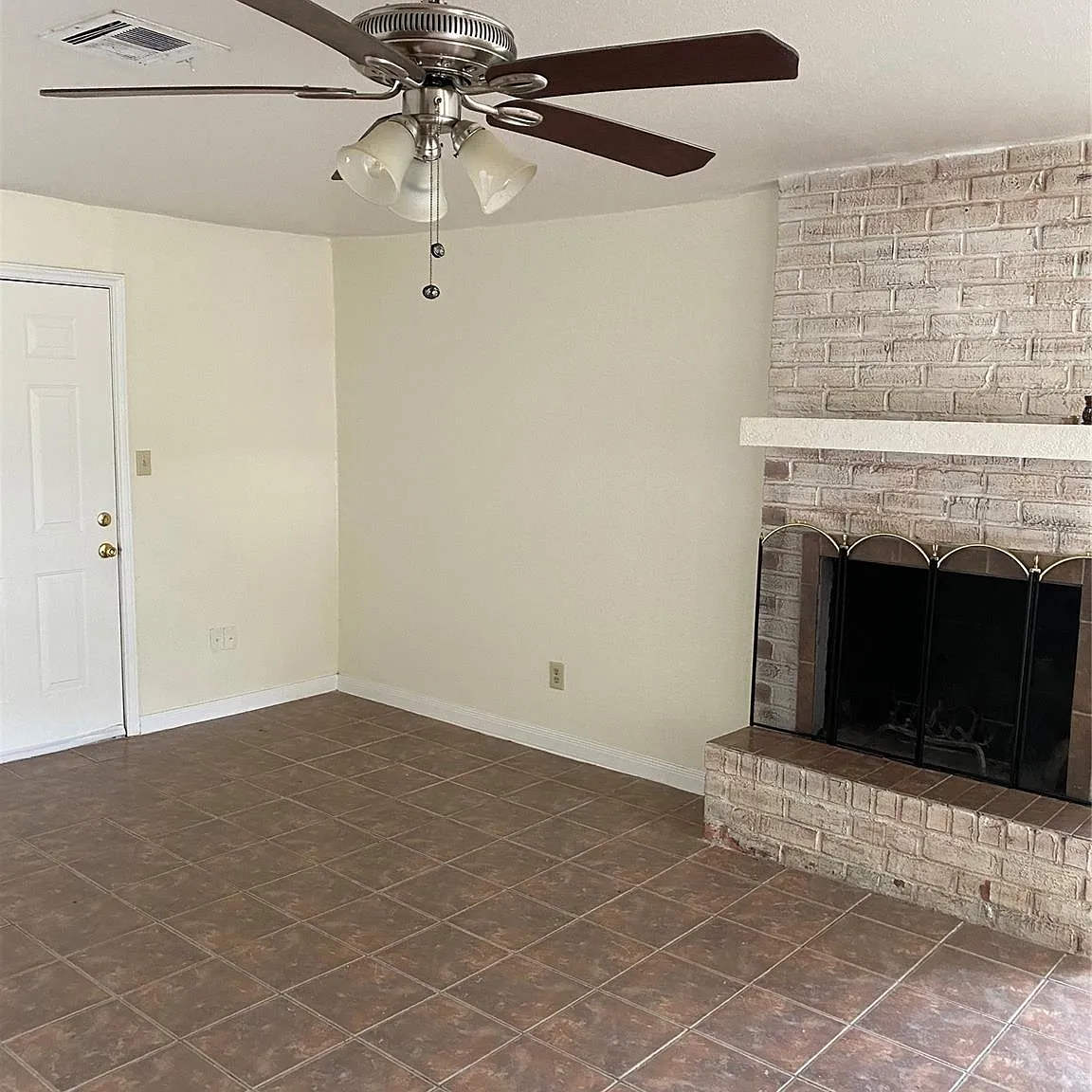 3 bed, 2.0 bath, 2553 sqft, $1,450 — Photo 4
