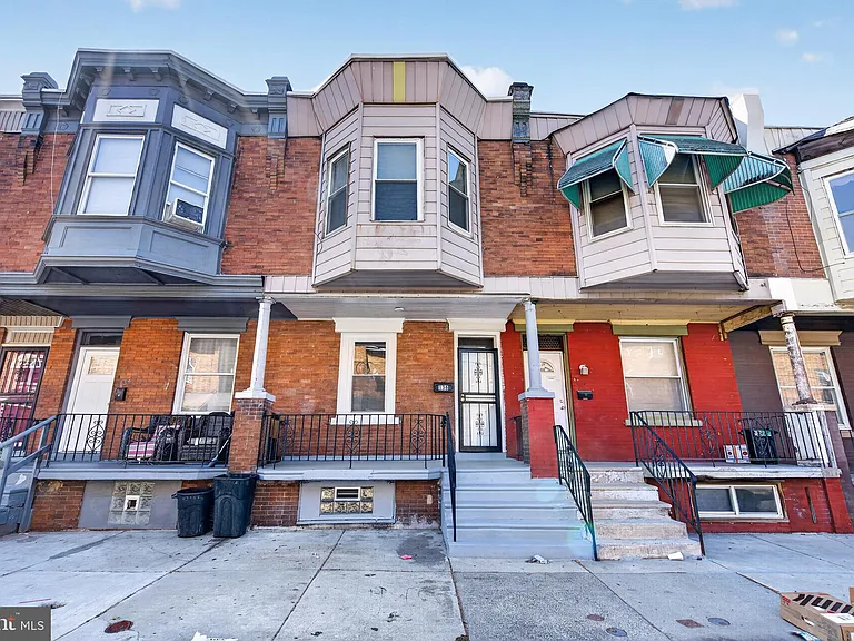 136 N Farson St — Photo 1