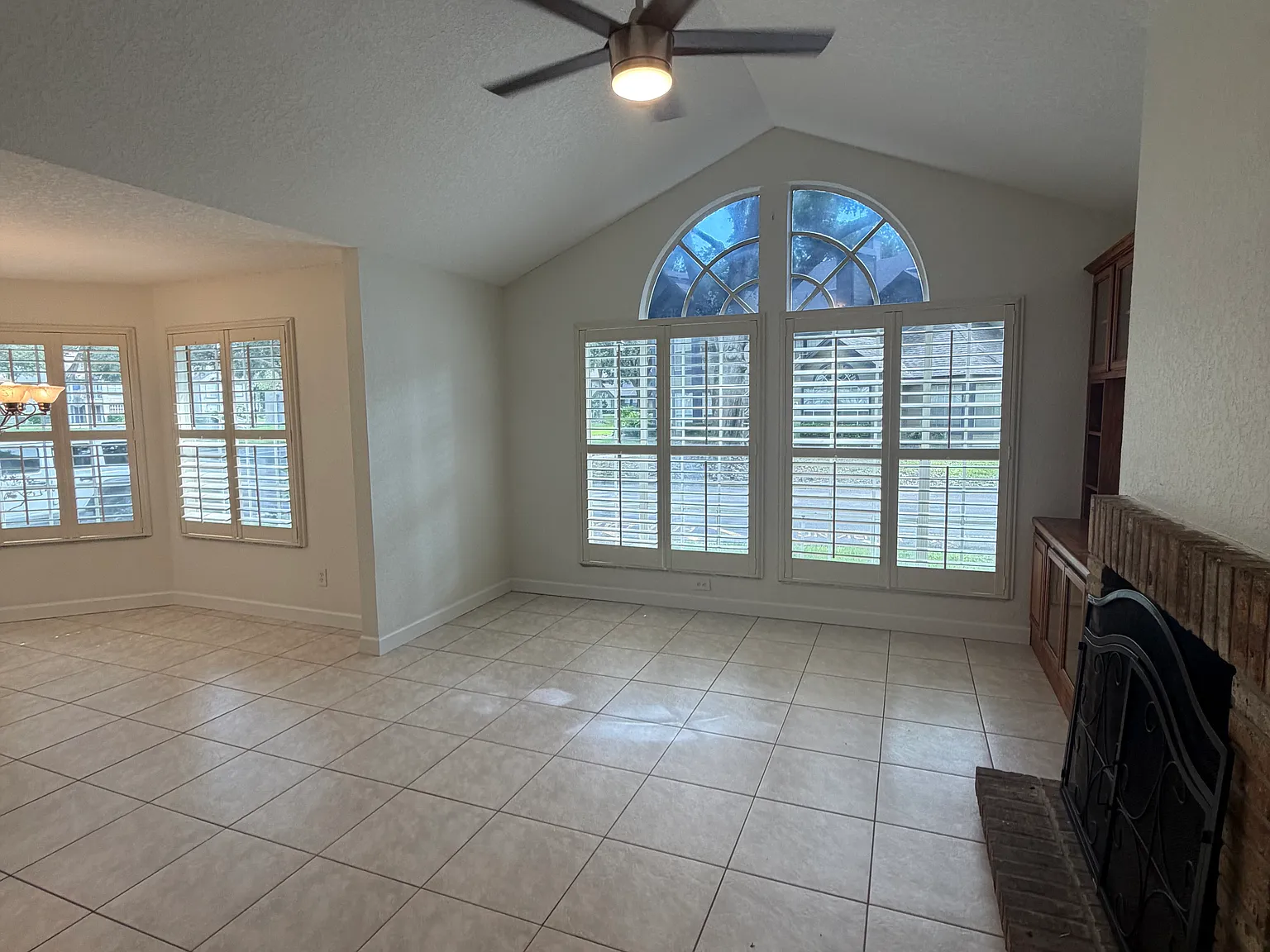 2 bed, 1155 sqft, $1,950 — Photo 3