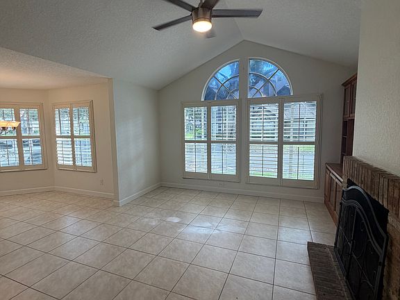 3rd image of 954 Forest Ridge Ct APT 102