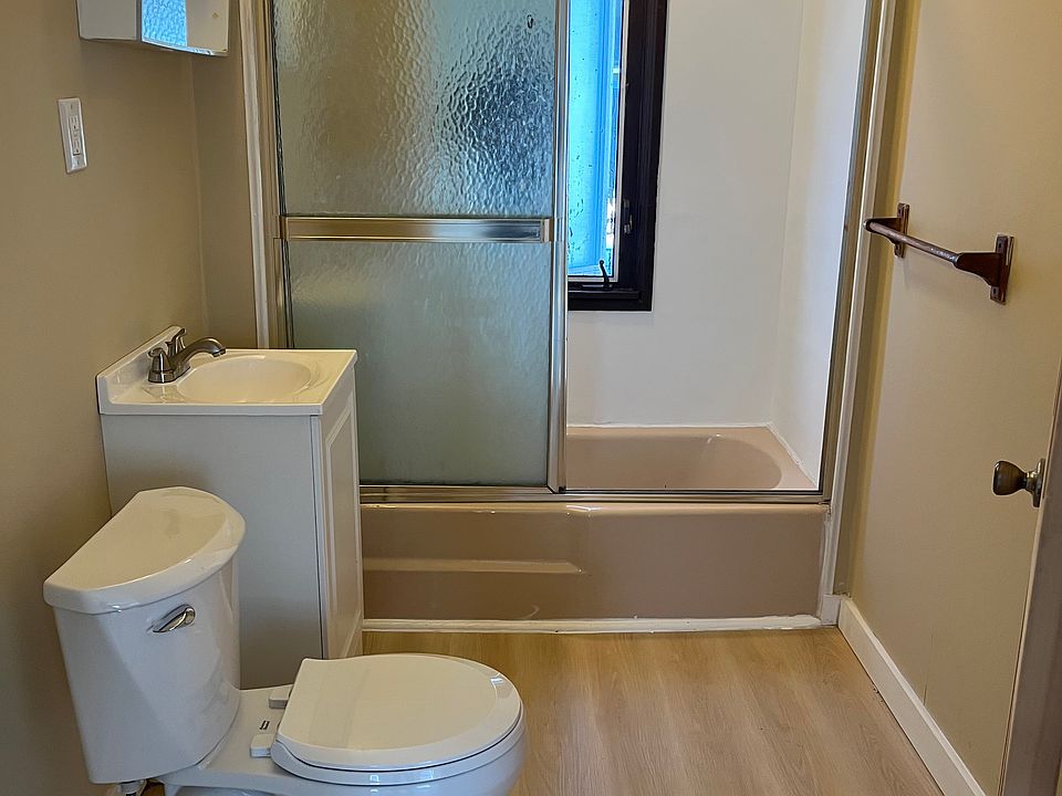 2nd image of 1004 Rudolph Pl #2-R
