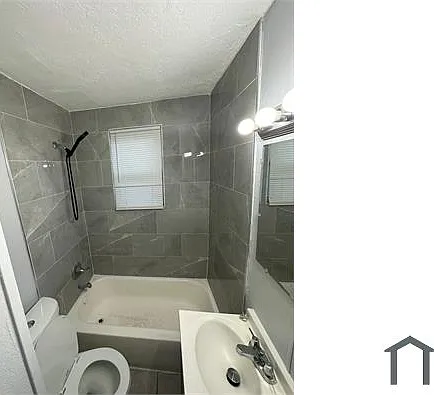 1359 W 20th St — Photo 16