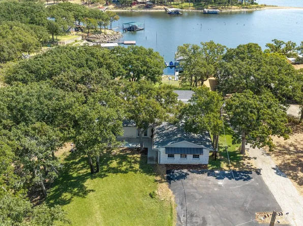 1599 Country Club Rd, Bowie, TX 76230