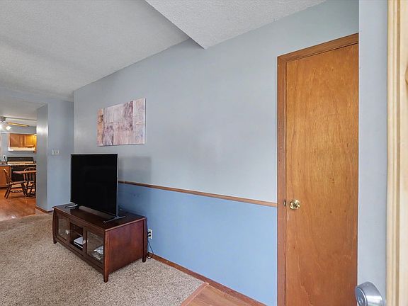 4th image of 206 S Main St