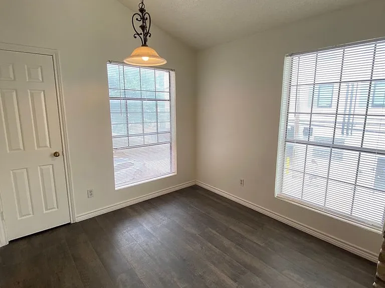 2401 Leon St #206 — Photo 3