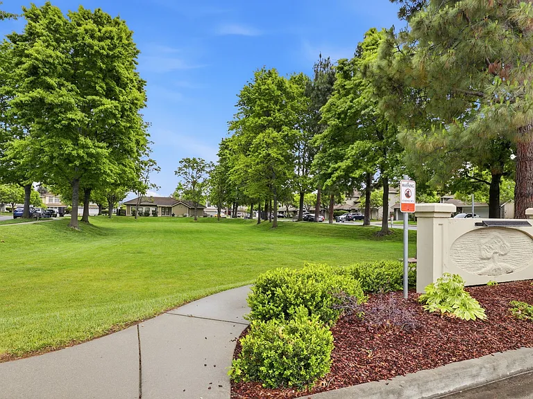 17515 Montoya Cir — Photo 40