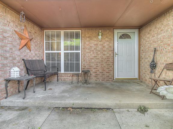 4th image of 1204 SW 92nd St