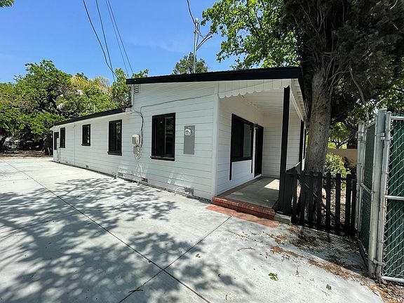4th image of 3127 Royal Oaks Dr
