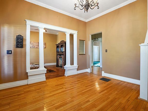 5th image of 414 E Lee St