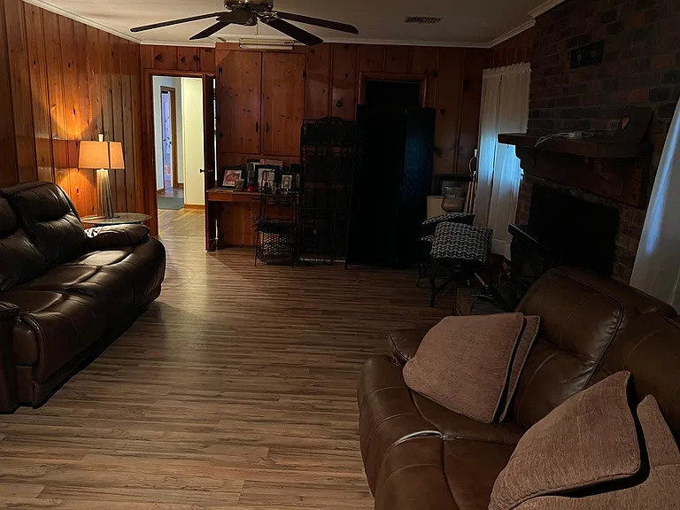 608 S Montgomery St — Photo 4