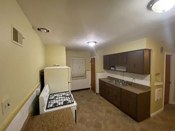 3rd image of 5837 Sunshine Dr