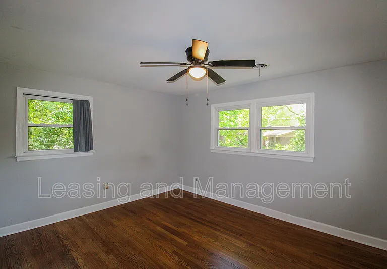 927 Holly Ct — Photo 13
