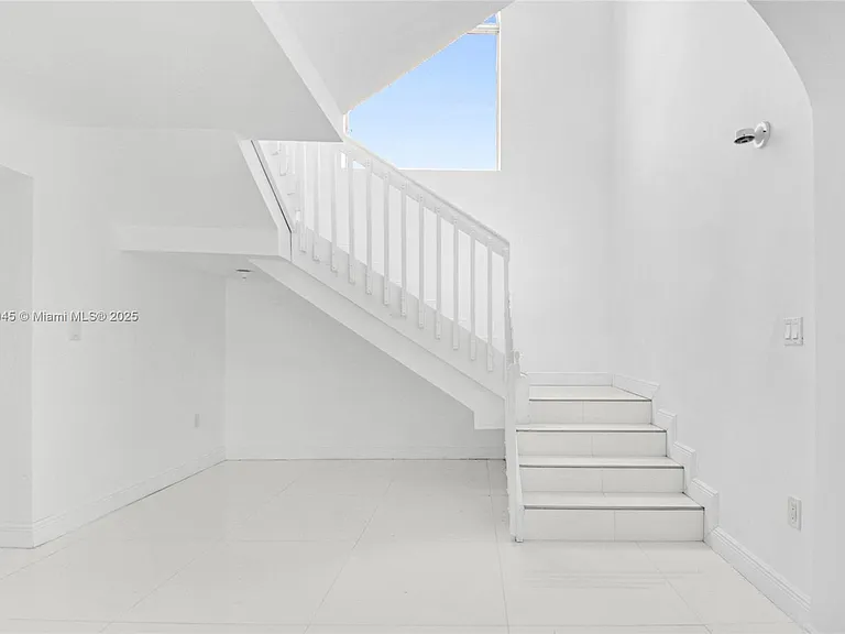 425 SW 129th Ave — Photo 23