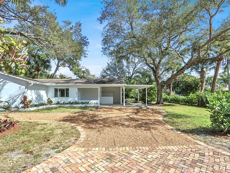 601 Paulina Rd — Photo 3