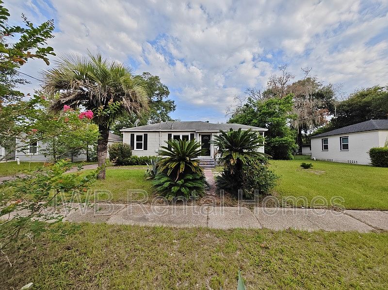 1st image of 1041 Lake Forest Blvd