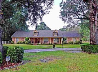 9824 Heather Dr, Cantonment, FL 32533