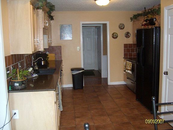 5th image of 830 Woodstock Ct