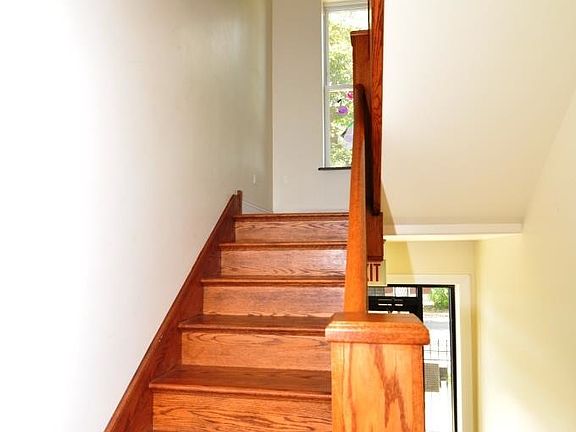 FRONT STAIRWAY