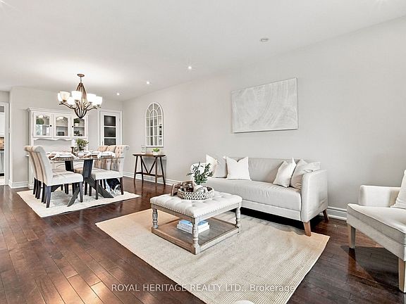 5th image of 816 Sheppard Ave
