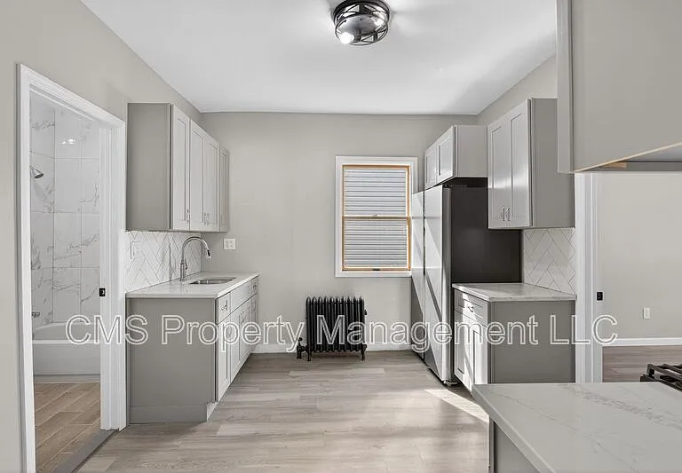 378 Grand St #1R — Photo 5