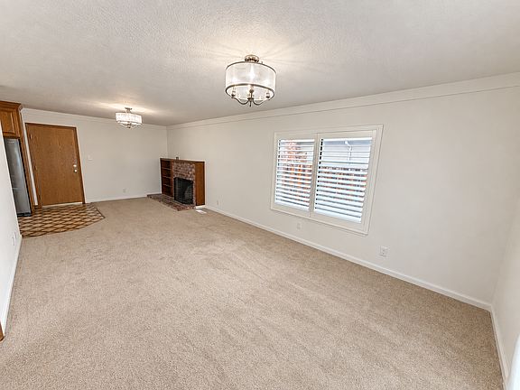 5th image of 41555 Chadbourne Dr