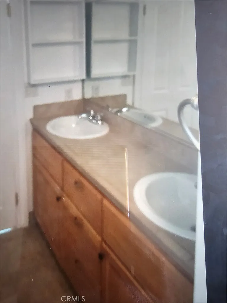 4 bed, 2.5 bath, 2254 sqft, $2,500 — Photo 2