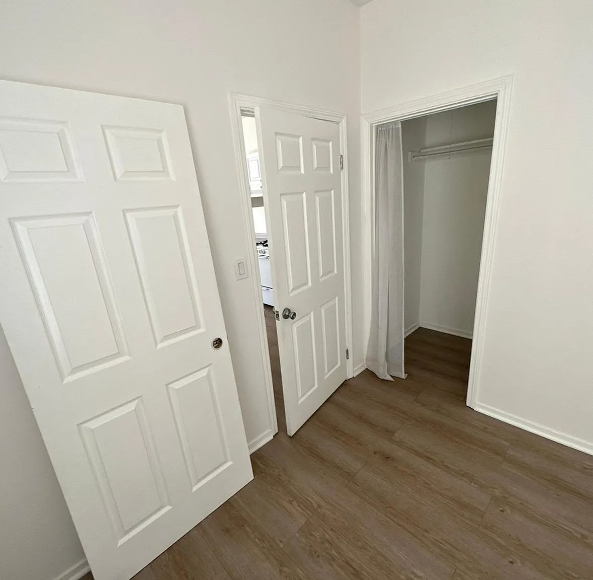 1463 S Sherbourne Dr — Photo 3