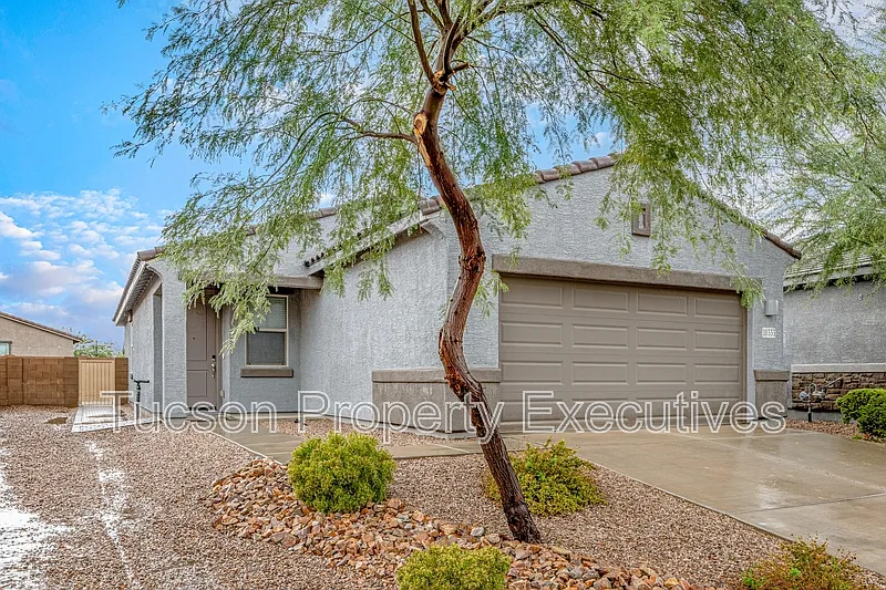 3 bed, 2.0 bath, 1327 sqft, $2,250 — Photo 1