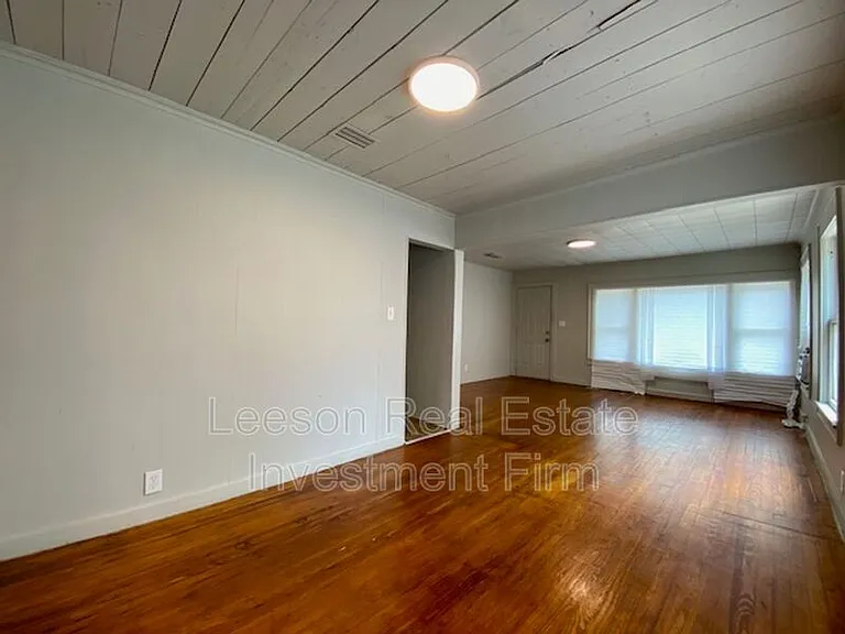 1416 Natalie St — Photo 6