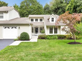 10 Victorian Ct, Huntington, NY 11743