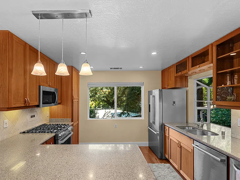 12 White Oak Dr — Photo 9