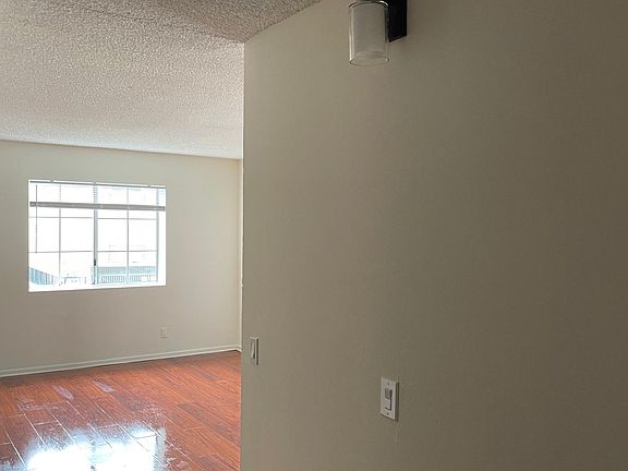 4th image of 5237 Denny Ave #201