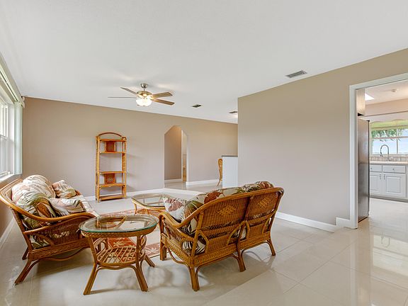 5th image of 136 Cypress Dr