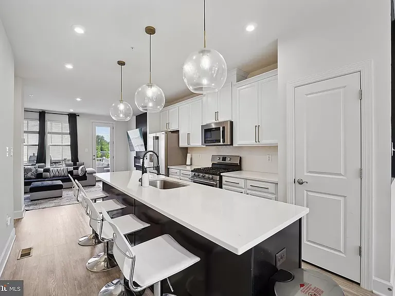 103 Capital Ct — Photo 4