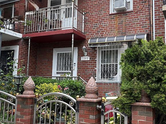 3rd image of 1309 E 52nd Street