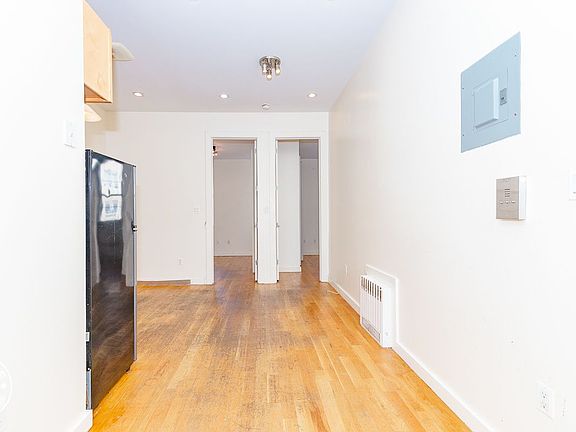 4th image of 90 Wilson Ave #22