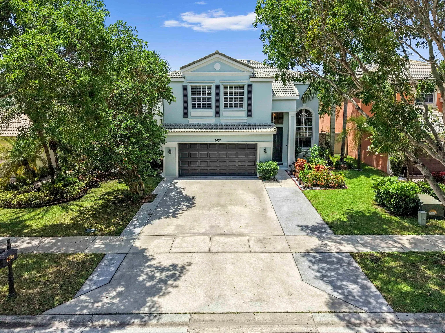 4 bed, 2.5 bath, 2104 sqft, $4,299 — Photo 1