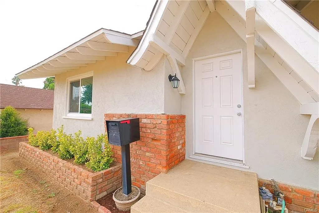 Building Photo - 331 S Vallejo Way