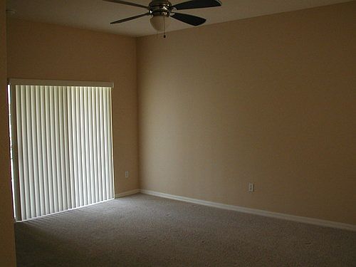 5th image of 942 Willow Branch Dr
