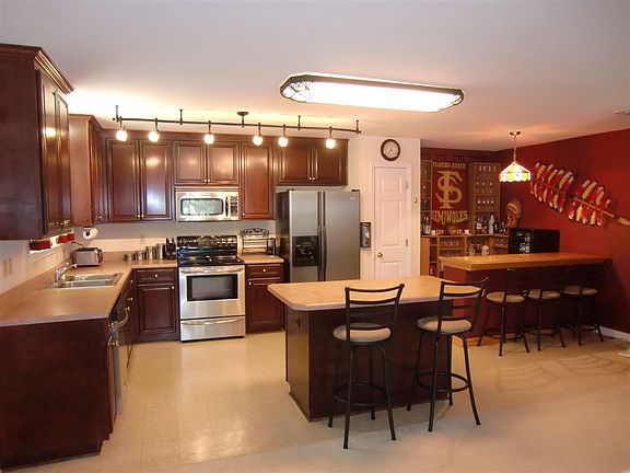 2nd image of 514 Carracas St