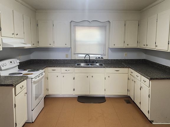 2nd image of 412 Graham St