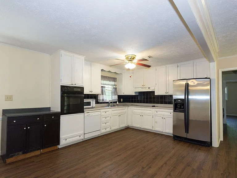 3720 Sunny Hill Dr — Photo 5