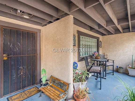3rd image of 4920 Calle Del Cajon