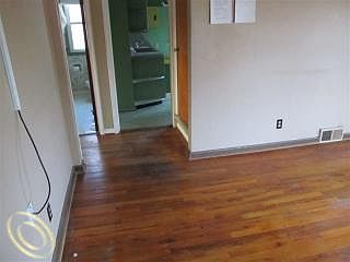 4th image of 26965 Ford Ave