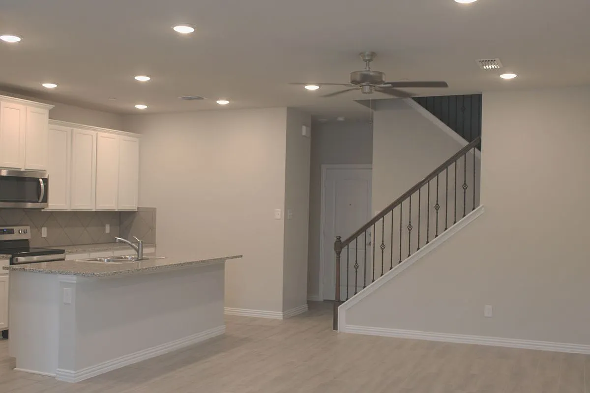 Building Photo - 2908 Mare Dr