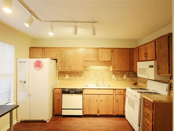 2nd image of 1092 Falling Water Dr SE