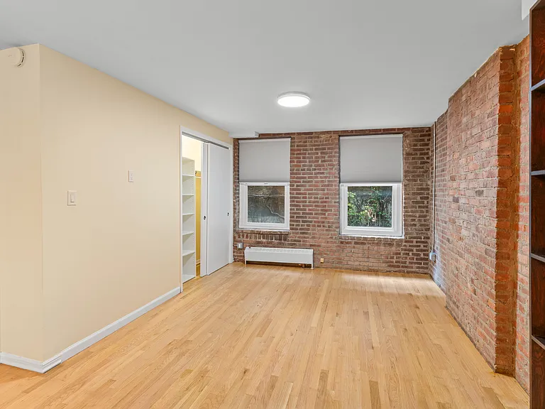 15 Jones St #1B — Photo 8