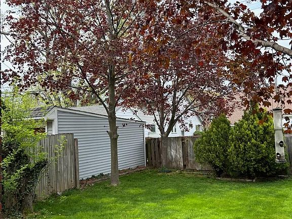 3rd image of 1712 Cypress Ave