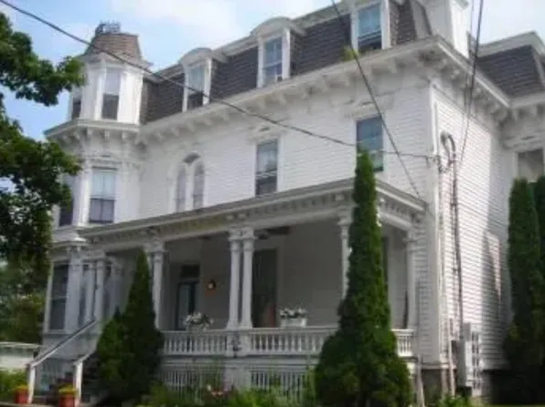 8 Chatham St #8, Kinderhook, NY 12106