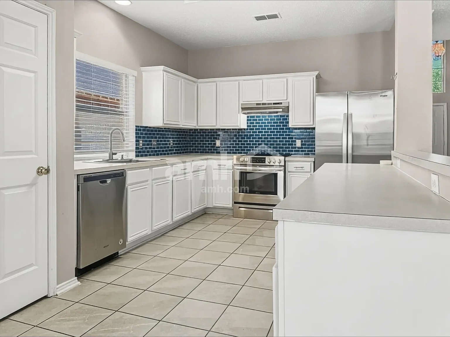 4 bed, 2.5 bath, 2805 sqft, $2,545 — Photo 3